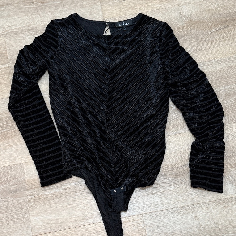 Lulu's Textured Black Long Sleeve Bodysuit